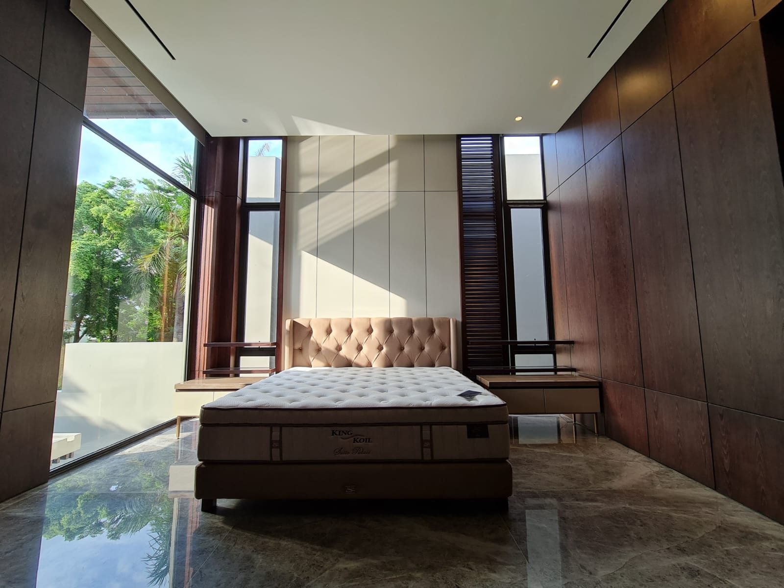 Feature surface, Permata Hijau